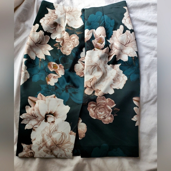 RW & Co. Satin Skirt Sz 6 - Picture 2 of 6